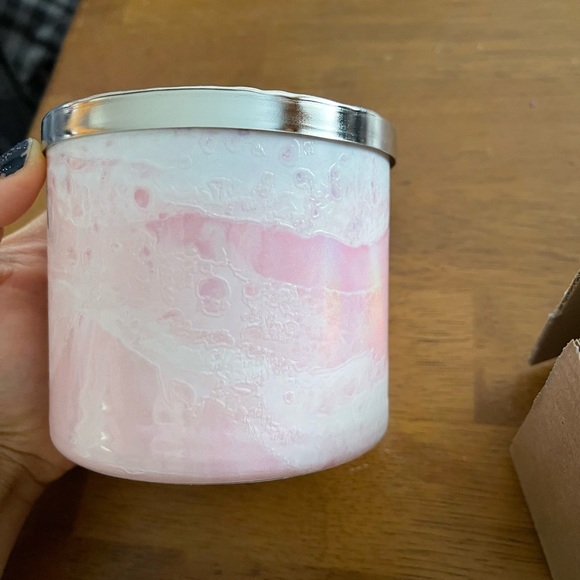 NWT Bath & Body Works 3-Wick Candle PINK SHORES White Barn - Picture 3 of 6